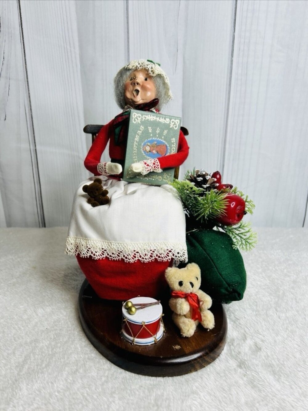 Byers Choice The Carolers Mrs. Claus Rocking Chair Wooden Base 1986 Vintage